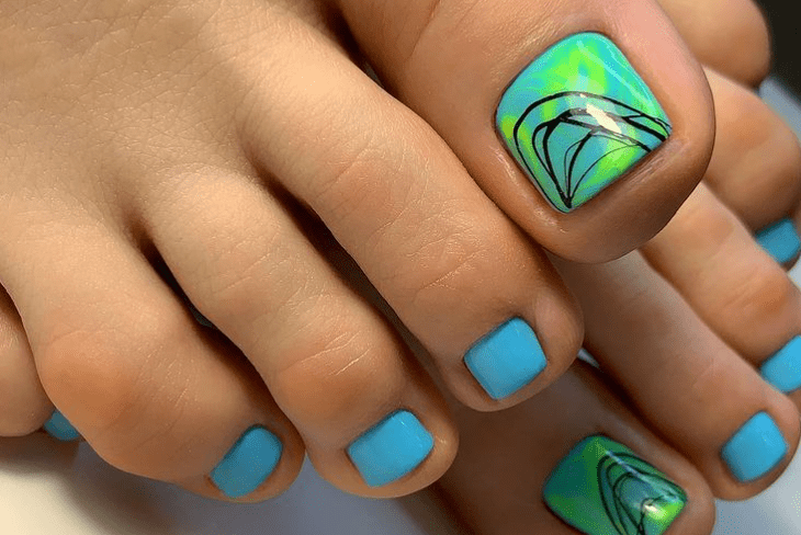 абстрактные узоры на ногтях