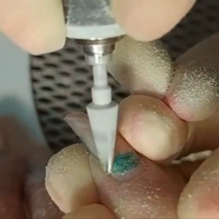 Снятие старого покрытия и подготовка ногтевой пластины